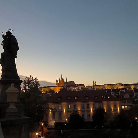 דירות פראג Valentinka Minutes Away From Charles Bridge מראה חיצוני תמונה