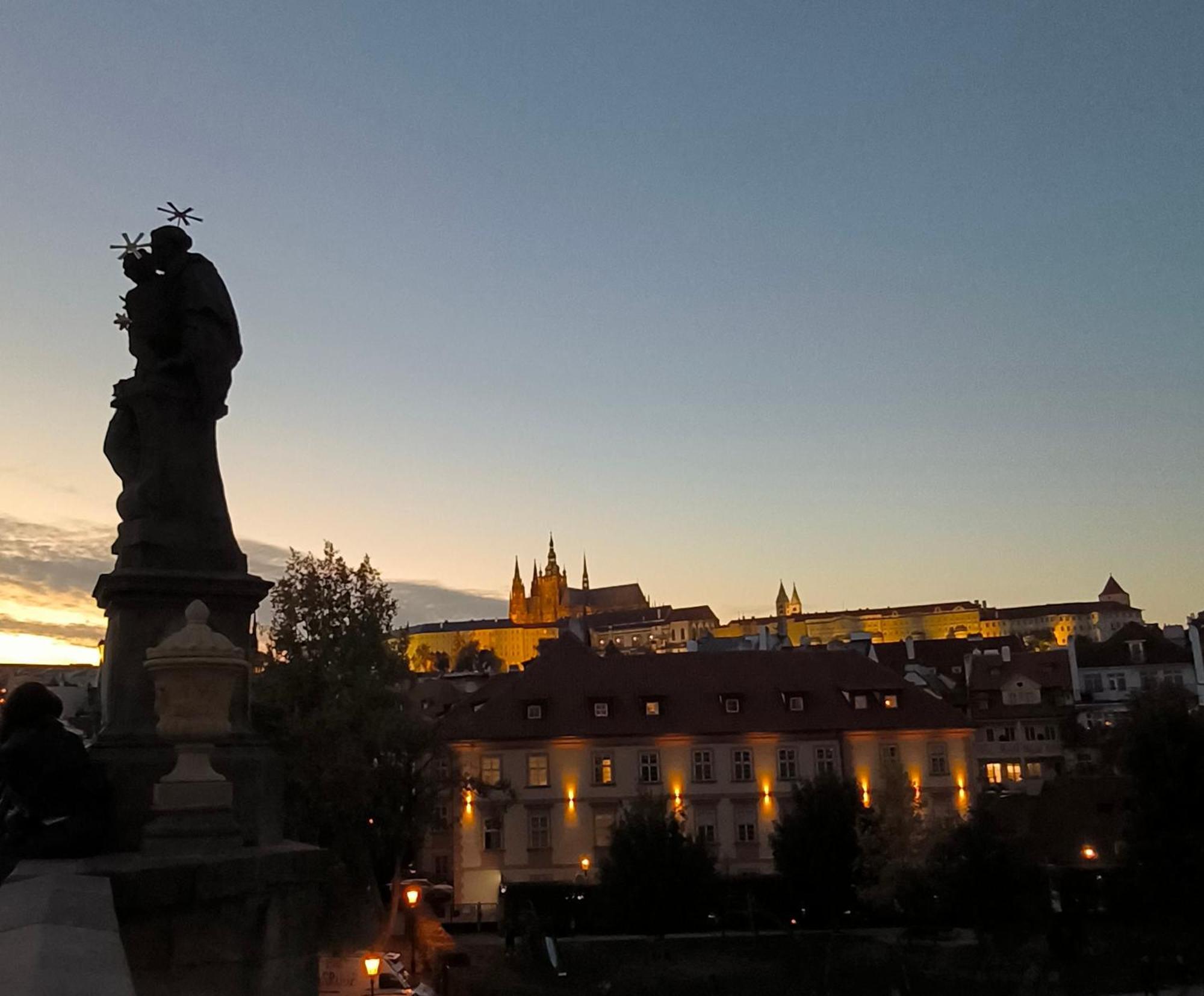 דירות פראג Valentinka Minutes Away From Charles Bridge מראה חיצוני תמונה